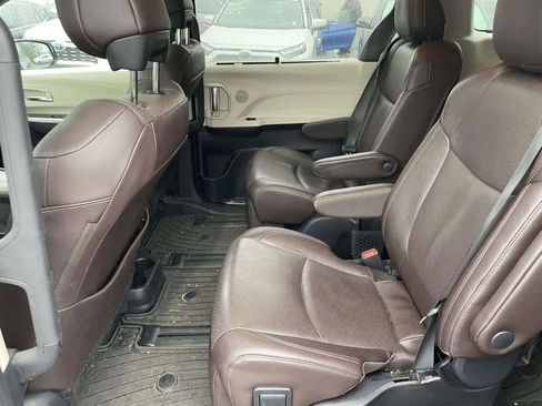 Used 2023 Toyota Sienna Platinum image 23