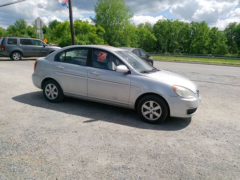Used 2009 Hyundai Accent GLS w/ Popular Equipment Pkg 5 FWD image 10