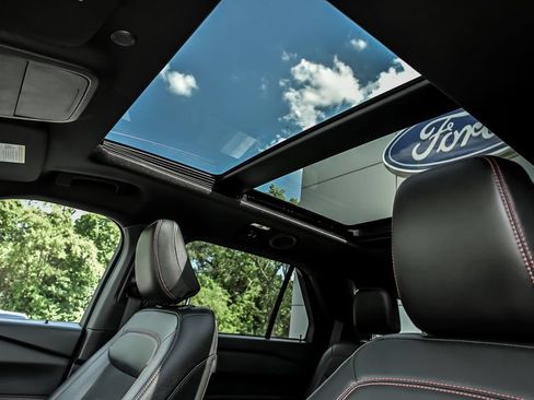 Certified 2023 Ford Explorer ST-Line w/ Class IV Trailer Tow Package AWD/4WD image 14
