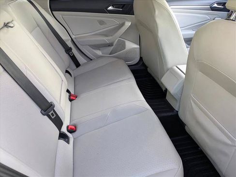 Used 2019 Volkswagen Jetta SE FWD image 16