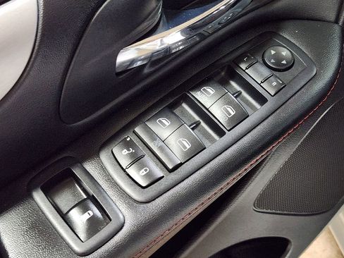 Used 2017 Dodge Grand Caravan GT image 43