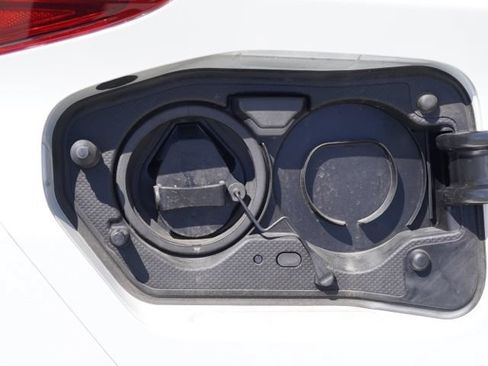 Certified 2022 Toyota Prius Prime LE FWD image 12