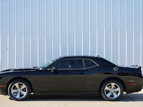 Used 2015 Dodge Challenger SXT image 34