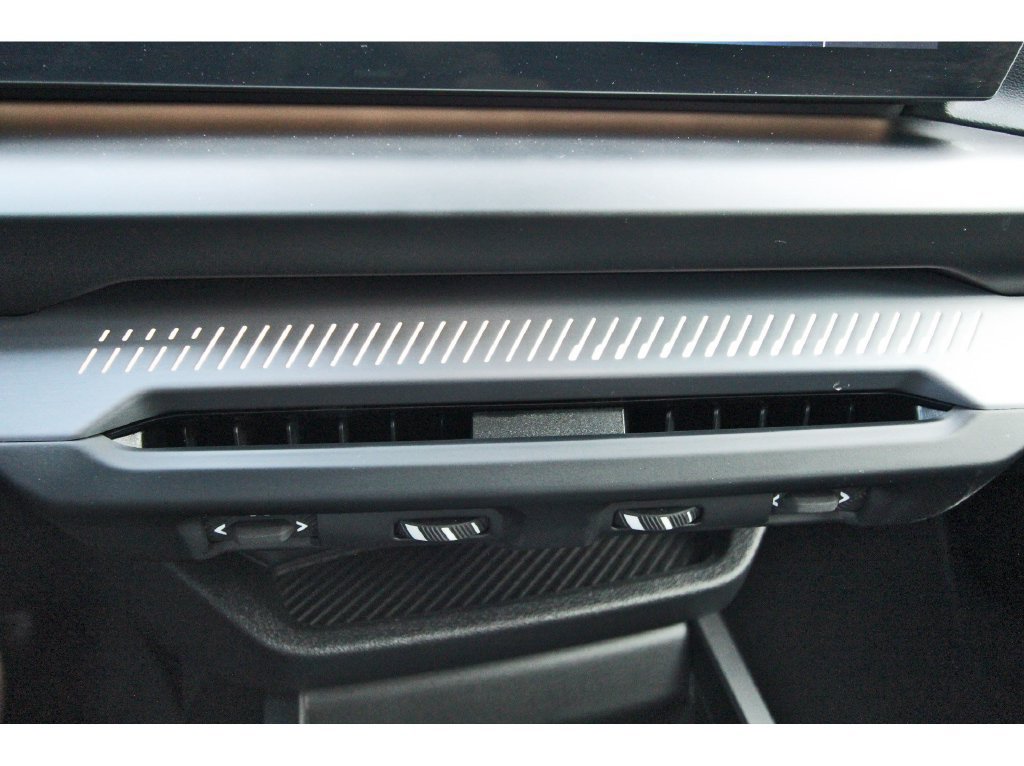 Used 2025 BMW 228i xDrive AWD/4WD image 27