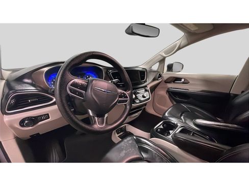 Used 2021 Chrysler Voyager Lxi FWD image 11