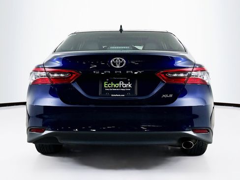 Used 2021 Toyota Camry XLE image 7