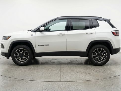 Used 2025 Jeep Compass Trailhawk AWD/4WD image 5