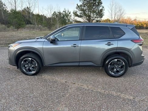 Used 2024 Nissan Rogue SV image 5