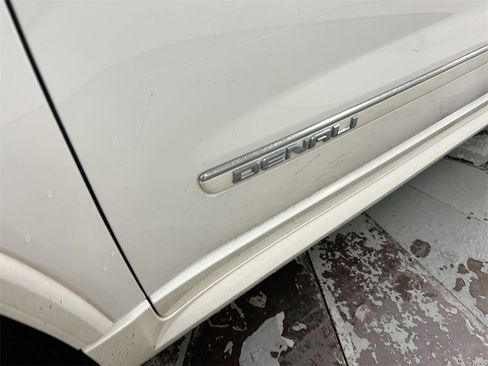 Used 2011 GMC Acadia Denali image 26