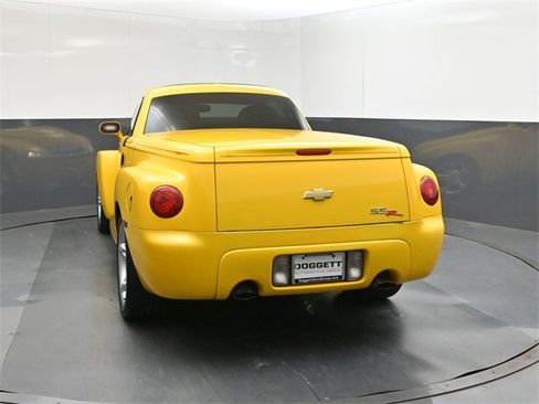 Used 2005 Chevrolet SSR w/ Preferred Equipment Group image 8