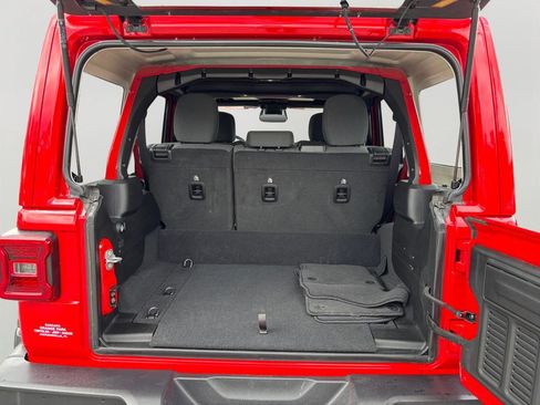 Used 2025 Jeep Wrangler Unlimited Sahara w/ Safety Group AWD/4WD image 14