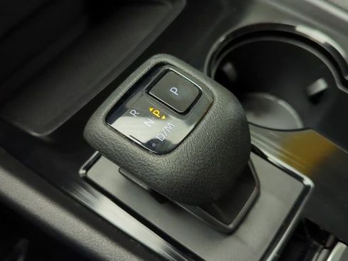 Used 2023 Nissan Rogue SV image 18