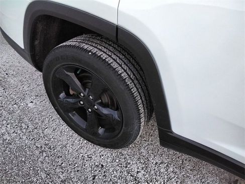 Used 2023 Jeep Grand Cherokee L Laredo image 19