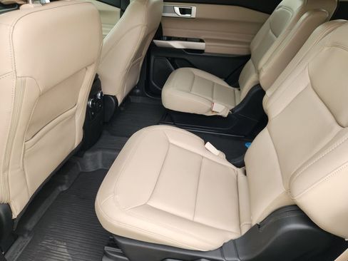 Used 2022 Ford Explorer XLT w/ Equipment Group 202A image 29