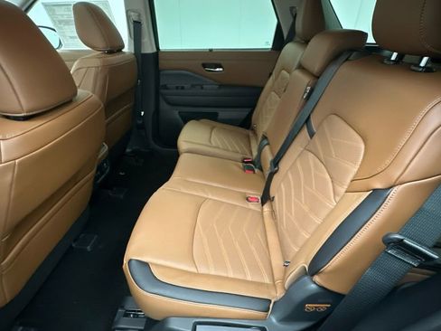 New 2025 Nissan Pathfinder Platinum w/ Cargo Package image 10