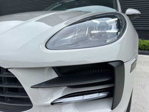 Certified 2019 Porsche Macan S AWD/4WD image 11