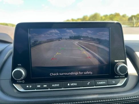 Used 2023 Nissan Rogue S AWD/4WD image 14