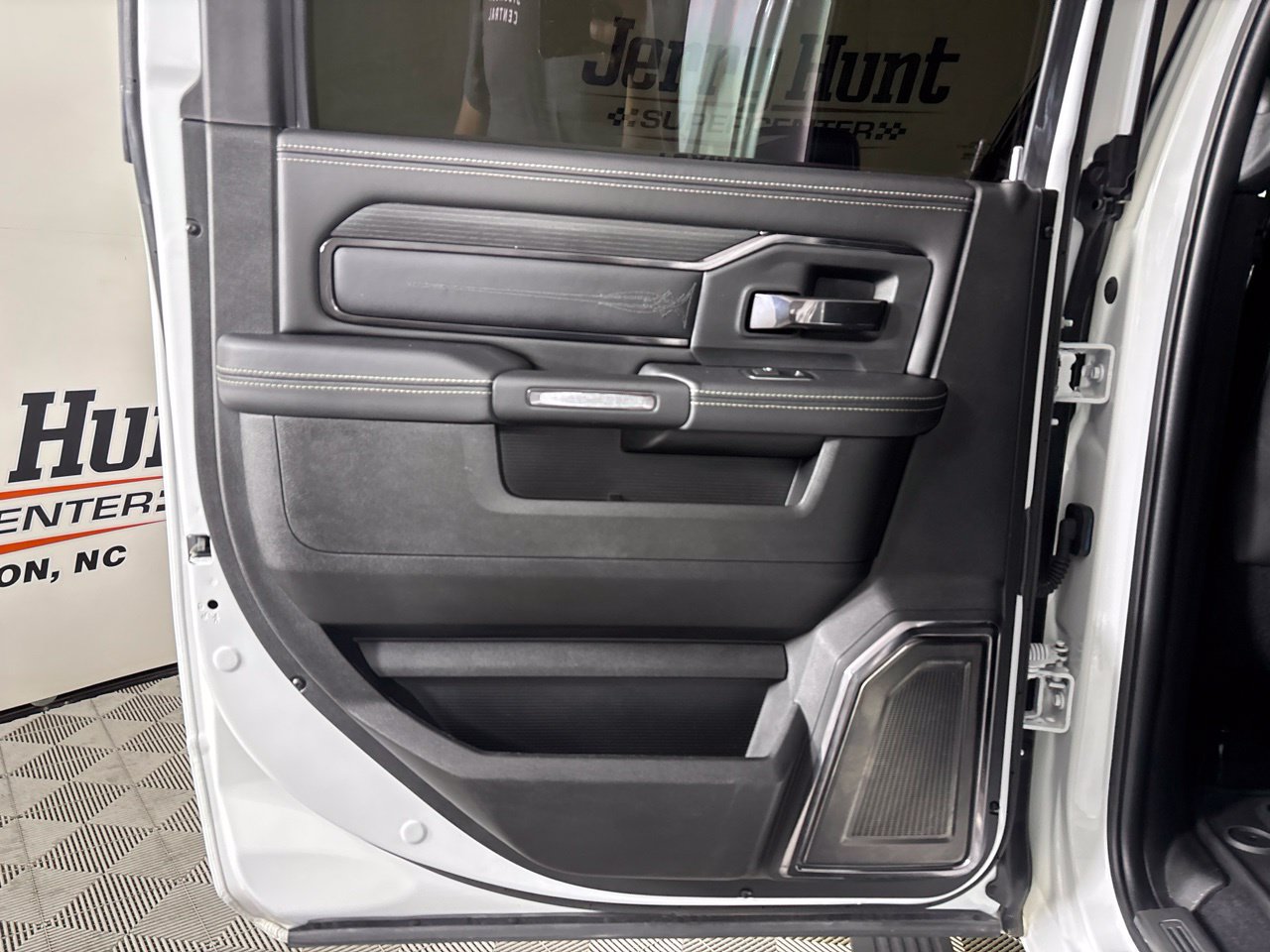 Used 2024 RAM 2500 Limited AWD/4WD image 21