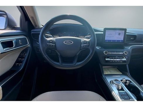 Used 2020 Ford Explorer XLT AWD/4WD image 8