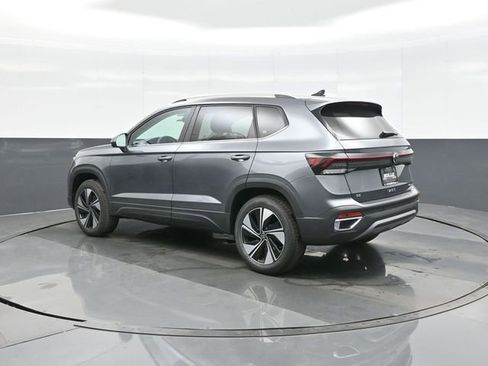 New 2026 Volkswagen Taos SE image 5