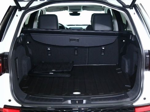 Used 2025 Land Rover Discovery Sport S image 35