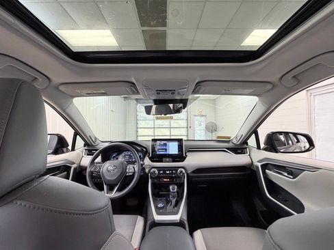 Used 2021 Toyota RAV4 Limited AWD/4WD image 25