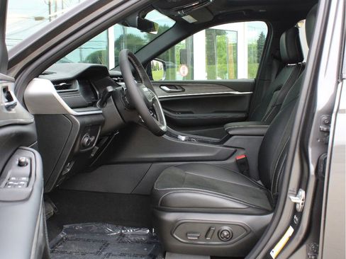New 2026 Jeep Grand Cherokee L 4WD image 11