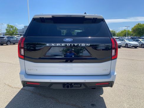 Used 2025 Ford Expedition Max Active AWD/4WD image 5