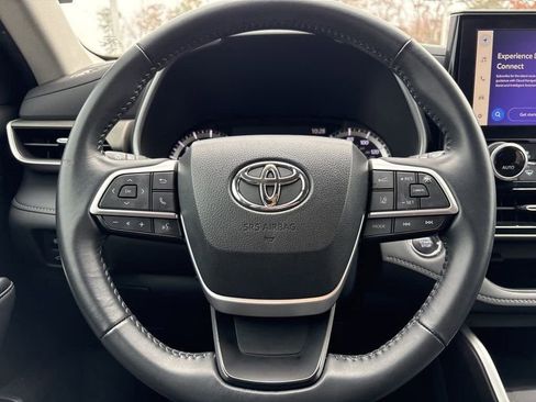 Used 2023 Toyota Highlander XLE image 24