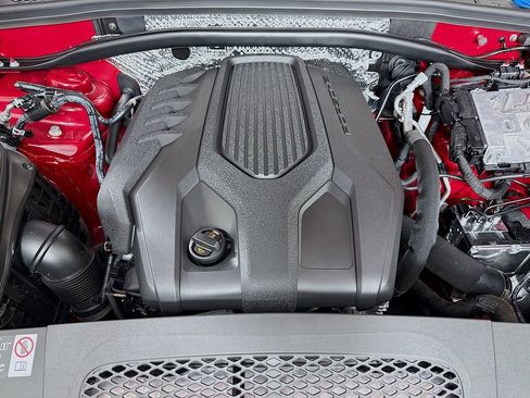 Certified 2025 Porsche Macan image 33