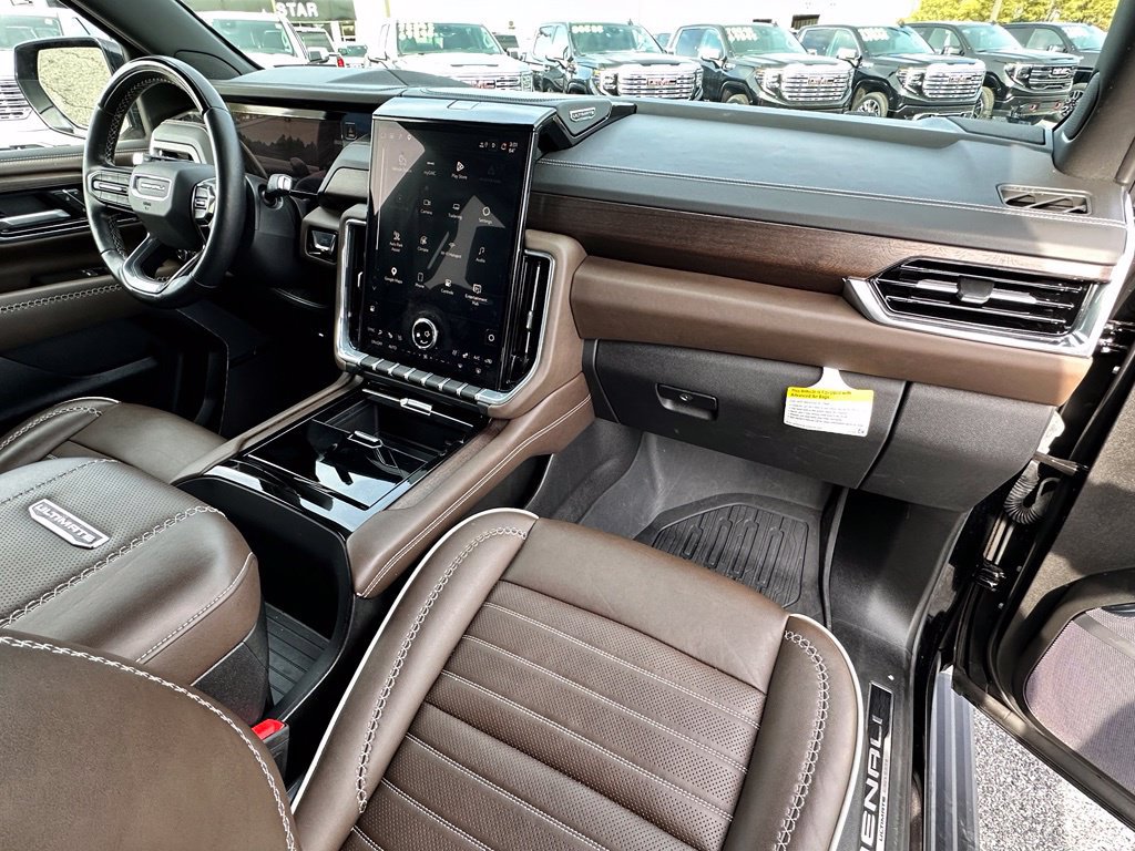 Certified 2025 GMC Yukon Denali Ultimate AWD/4WD image 14