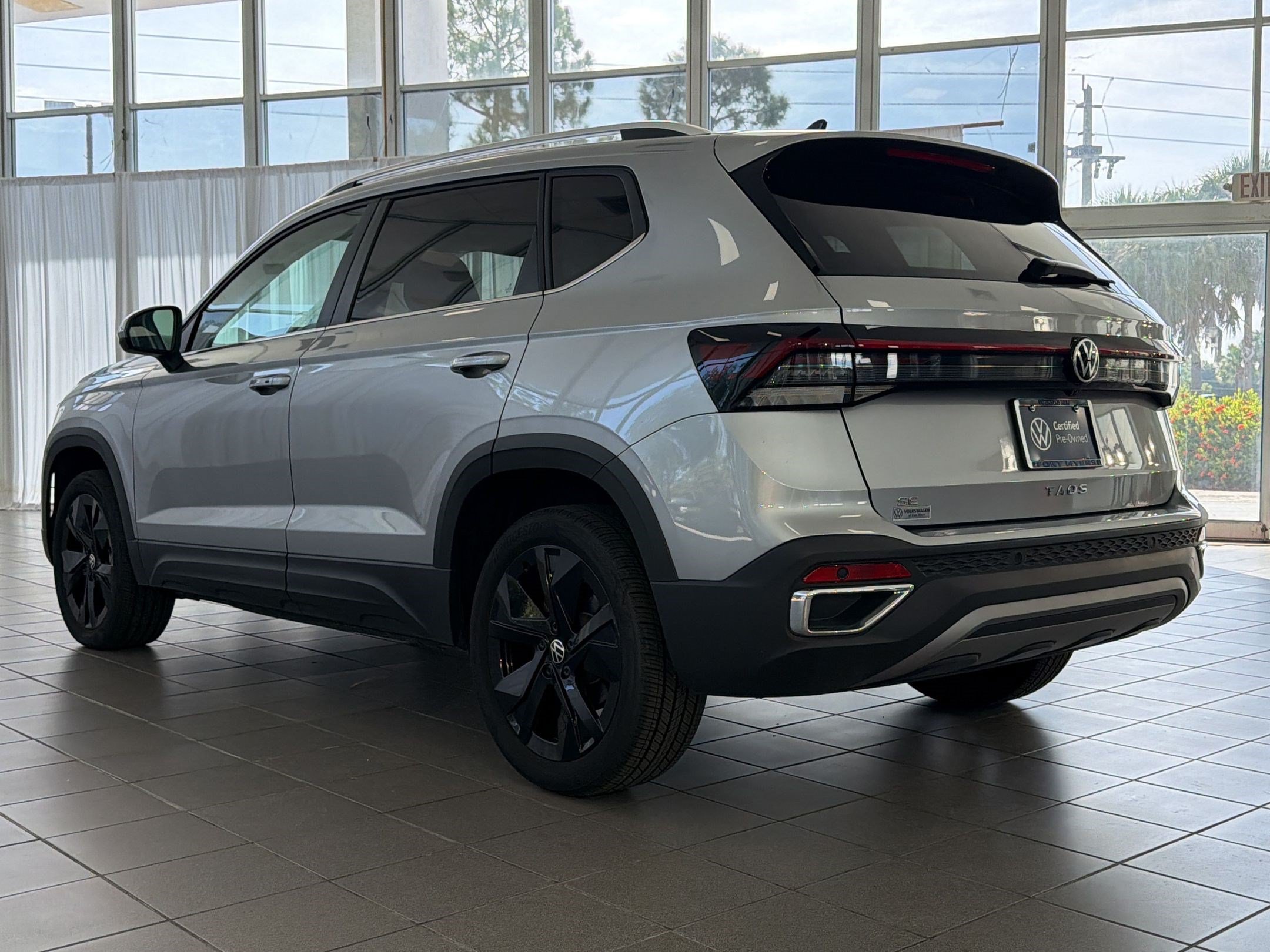 Certified 2026 Volkswagen Taos SE FWD image 3