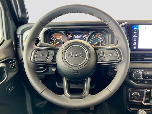 Used 2024 Jeep Wrangler Unlimited Sport AWD/4WD image 17