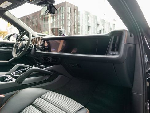 Certified 2025 Porsche Cayenne GTS image 32