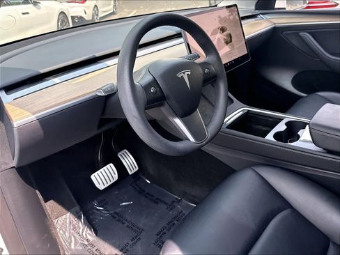 Used 2023 Tesla Model Y Performance AWD/4WD image 17