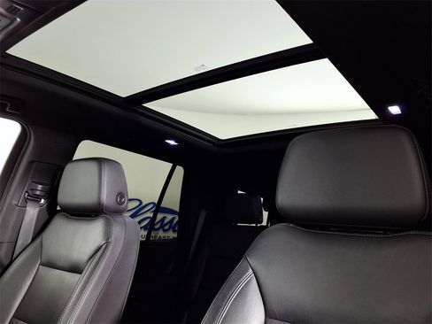 Used 2021 Chevrolet Tahoe LT w/ LT Signature Package image 13