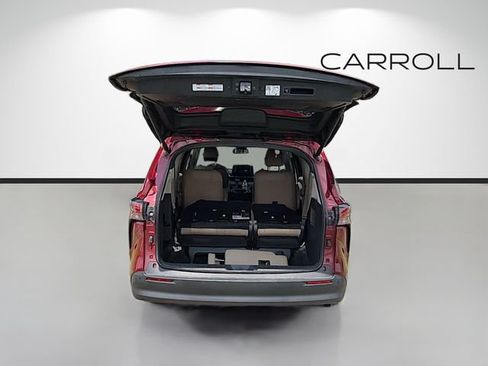 Used 2022 Toyota Sienna XLE FWD image 12