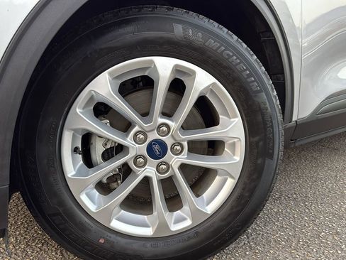 Used 2020 Ford Escape SE image 9