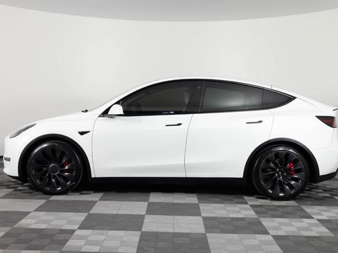 Used 2022 Tesla Model Y Performance AWD/4WD image 3