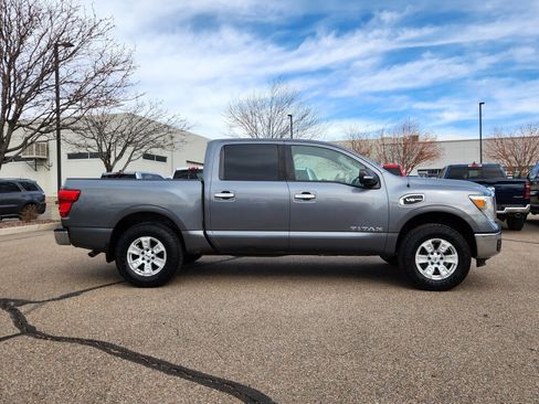 Used 2017 Nissan Titan SV image 2