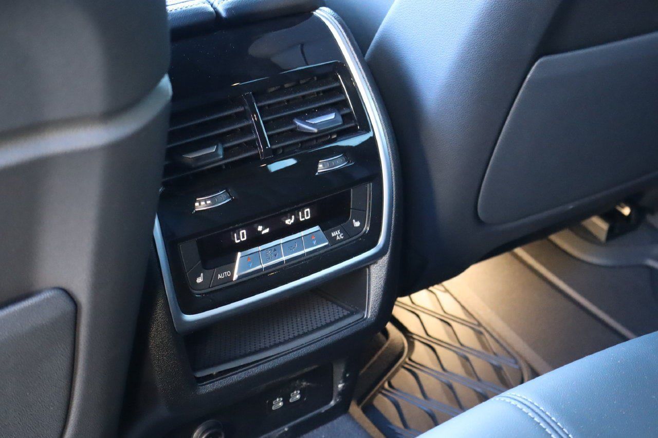 Used 2026 BMW X5 xDrive40i w/ M Sport Package AWD/4WD image 19
