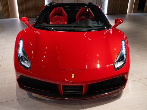 Used 2018 Ferrari 488 Spider RWD image 11