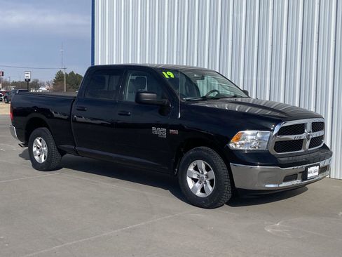 Used 2019 RAM 1500 Classic SLT RWD image 3