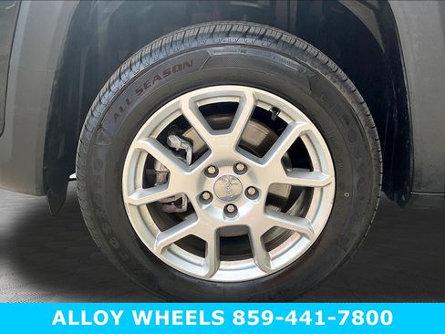 Used 2020 Jeep Renegade Latitude AWD/4WD image 10