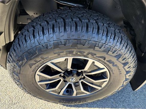 Used 2022 Toyota Tacoma 4x4 Double Cab image 10