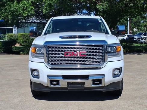 Used 2017 GMC Sierra 2500 Denali w/ Duramax Plus Package image 2