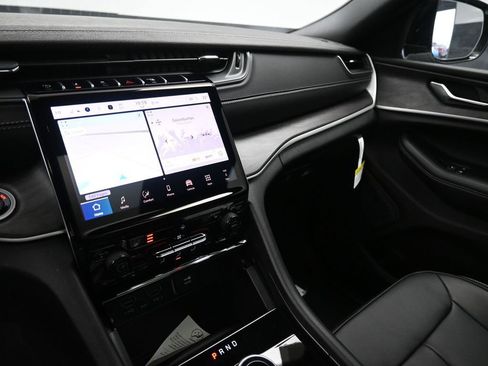 New 2025 Jeep Grand Cherokee L Limited w/ Trailer Tow Package image 24