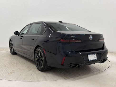 Used 2025 BMW 760i xDrive w/ Executive Package AWD/4WD image 3