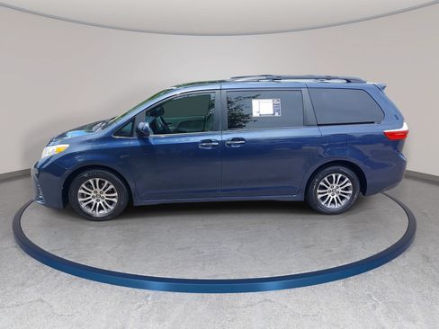 Used 2018 Toyota Sienna XLE Premium FWD image 8