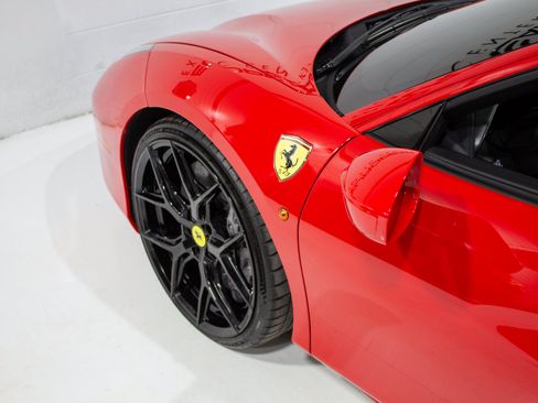 Used 2018 Ferrari 488 GTB RWD image 10